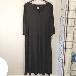 Chico's Black Stretch Maxi Length V Neck Dress With 3/4 Sleeves and Pockets